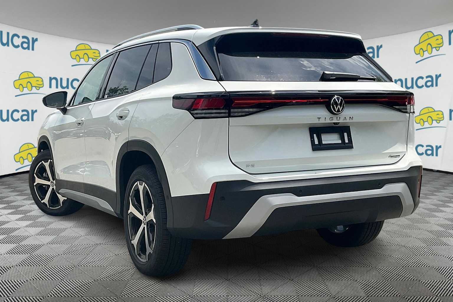 2025 Volkswagen Tiguan SE photo 2