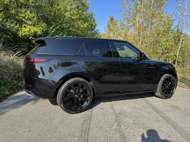 2025 Land Rover Range Rover Sport SE photo 4