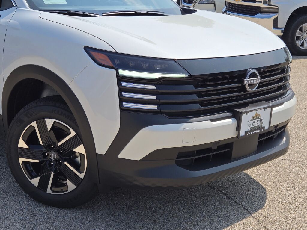 2025 Nissan Kicks SV photo 2