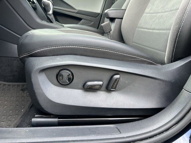2023 Volkswagen Taos SE photo 3