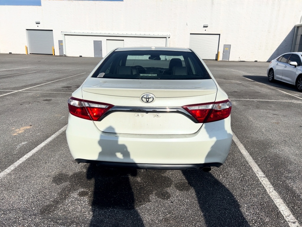 2015 Toyota Camry SE photo 6