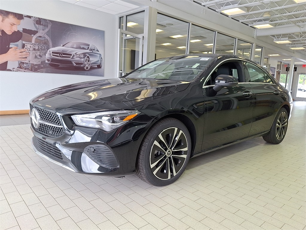 2025 Mercedes Benz CLA 250 4MATIC photo 2