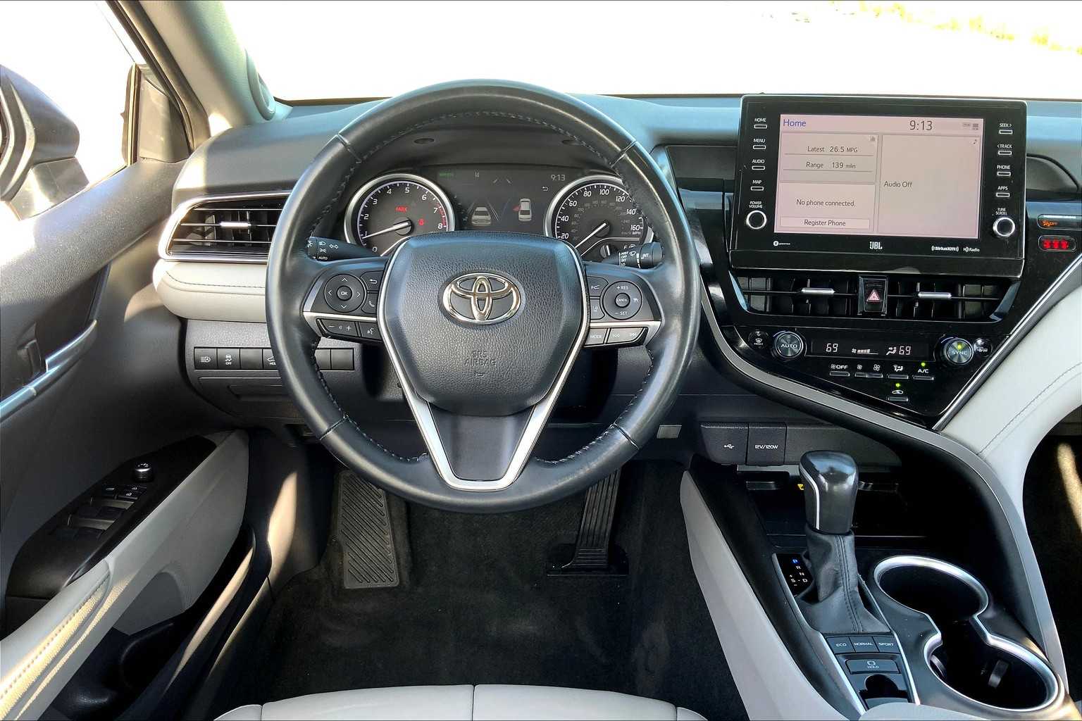 2022 Toyota Camry XLE V6 photo 5