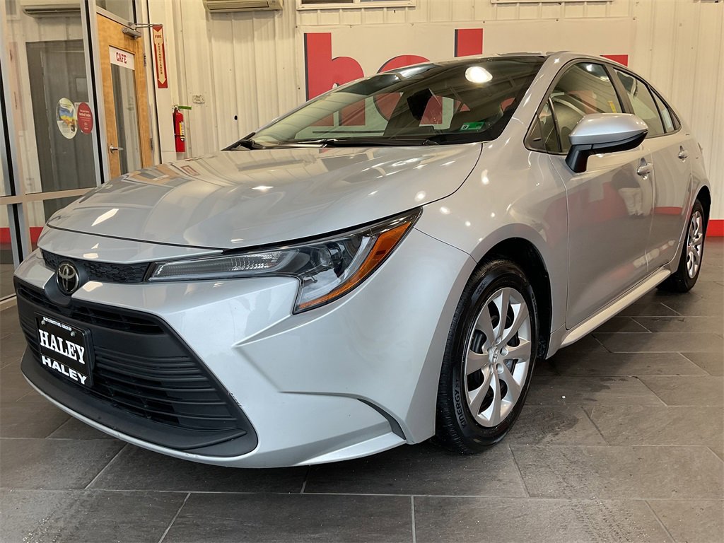 2024 Toyota Corolla LE photo 2