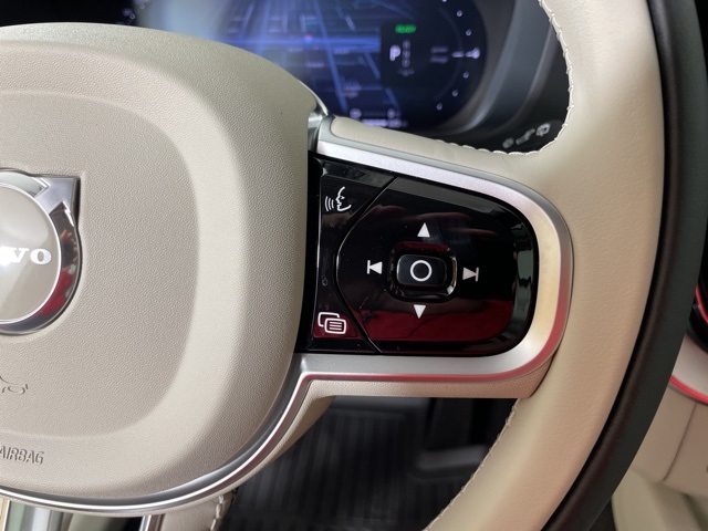 2026 Volvo XC60 Hybrid T8 photo 22