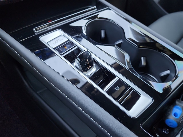 2025 Volkswagen Atlas Cross Sport SEL R-Line photo 21
