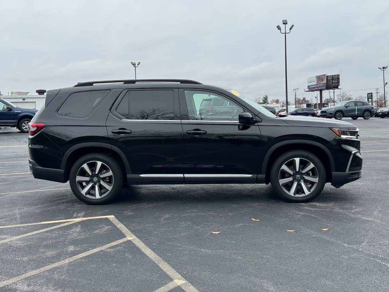 2025 Honda Pilot Elite photo 2