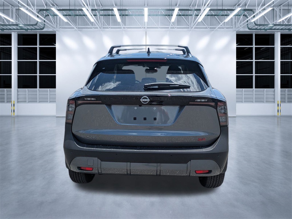 2025 Nissan Kicks SR photo 4