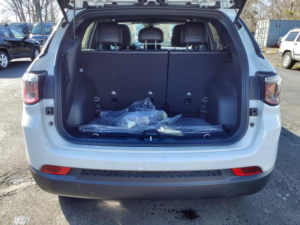 2024 Jeep Compass Latitude photo 11
