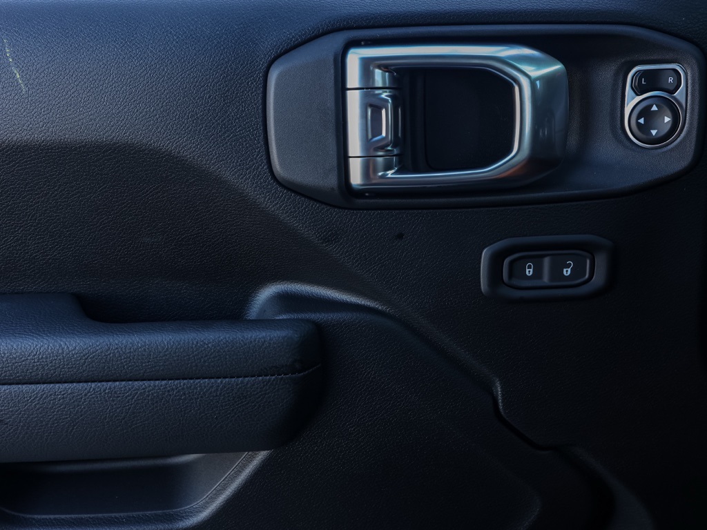 New 2026 Black Clear-Coat Exterior Paint Jeep Rubicon image 22