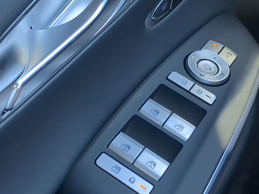 2025 Genesis GV70 3.5T Sport photo 23