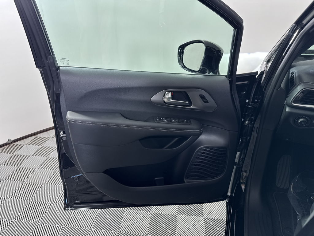 2026 Chrysler Pacifica photo 24