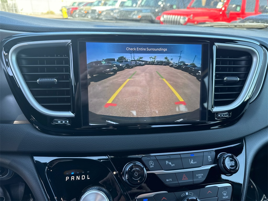 2025 Chrysler Voyager LX photo 30