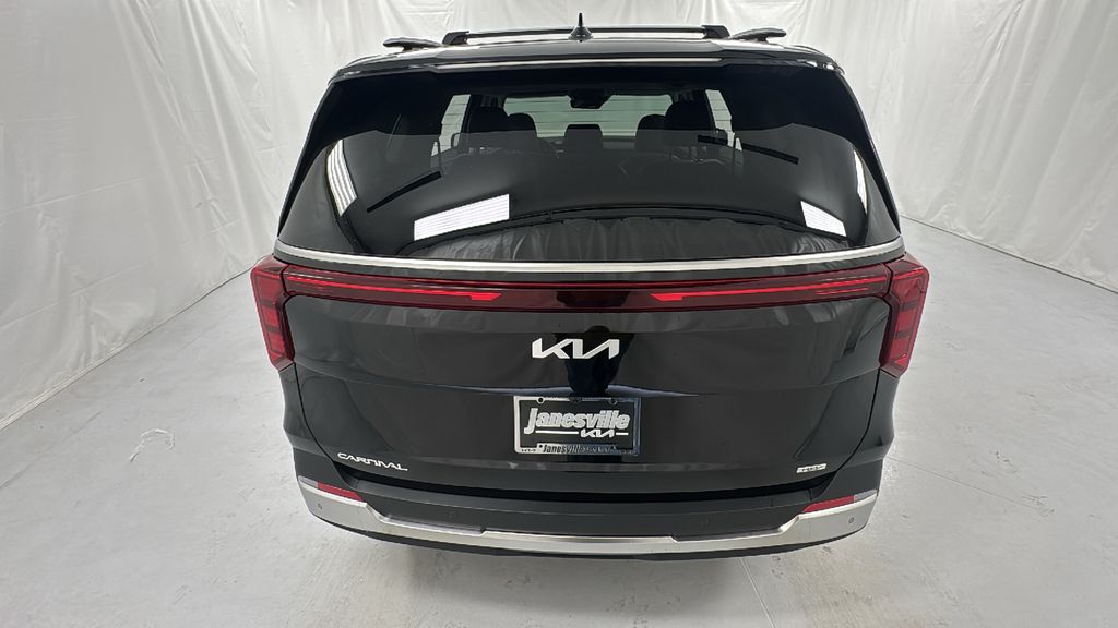 2026 Kia Carnival SX photo 4