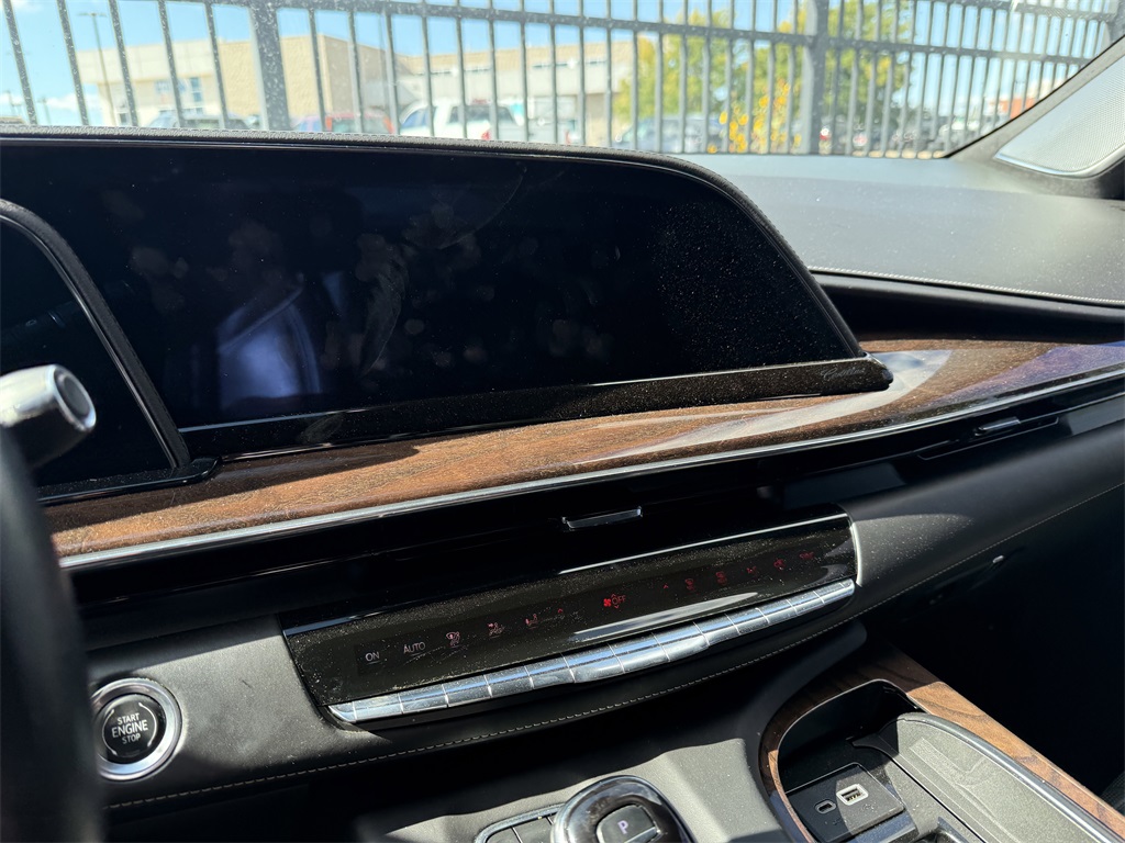 2022 Cadillac Escalade Sport Platinum photo 3