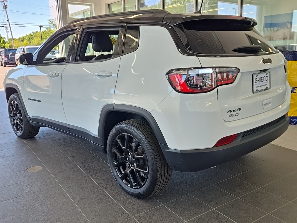 2024 Jeep Compass Latitude photo 6