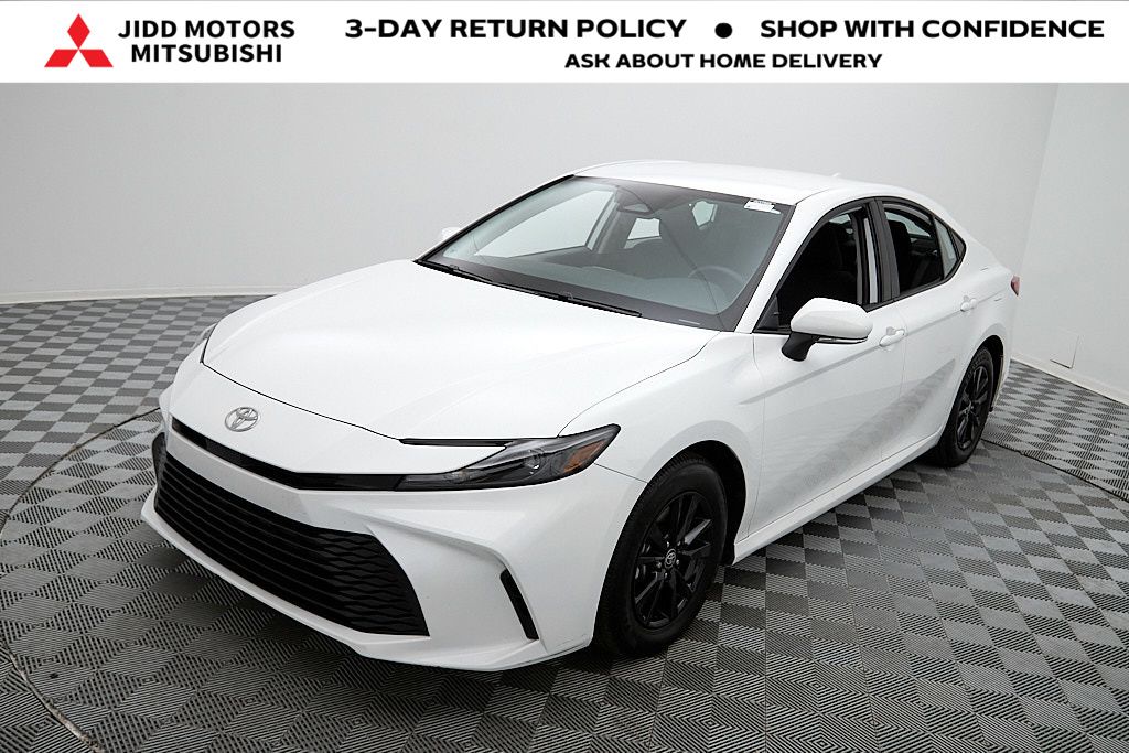 2025 Toyota Camry LE's photo