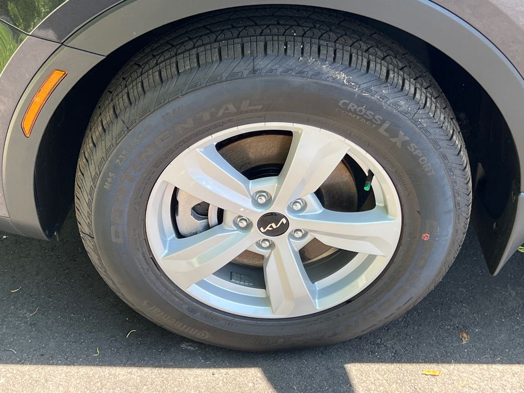 2025 Kia Sorento LX photo 10