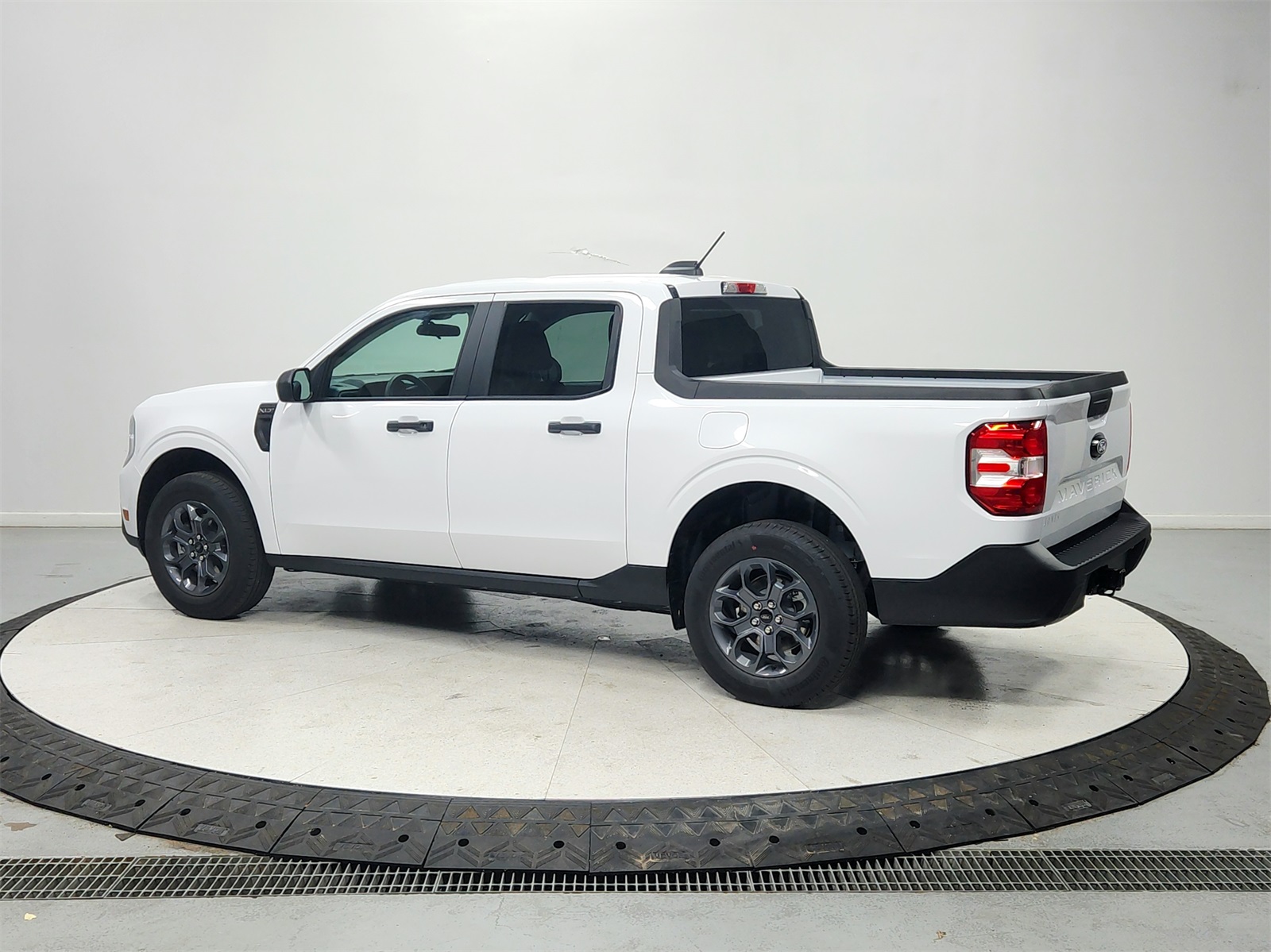 2025 Ford Maverick XLT photo 2