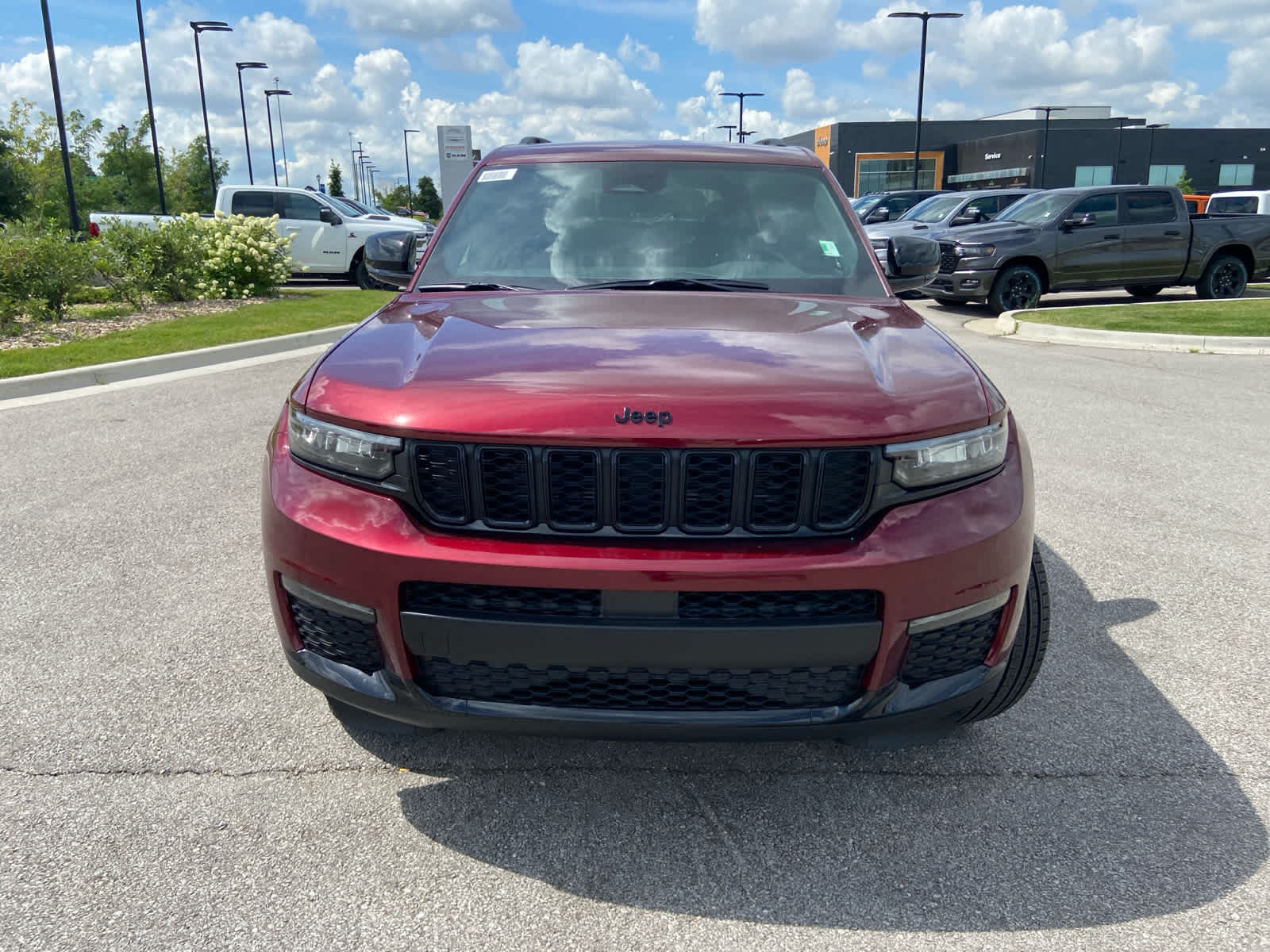 2025 Jeep Grand Cherokee Limited photo 2