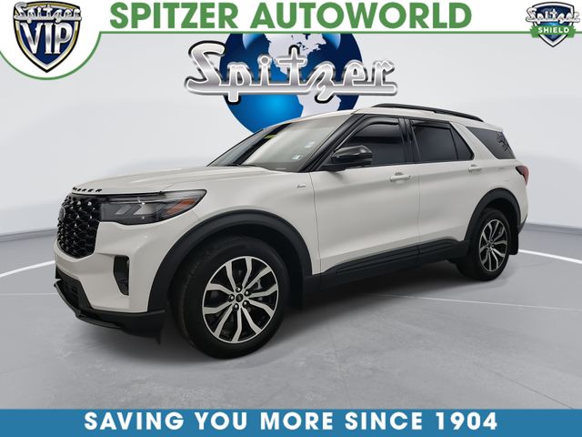 2025 Ford Explorer ST-LINE's photo