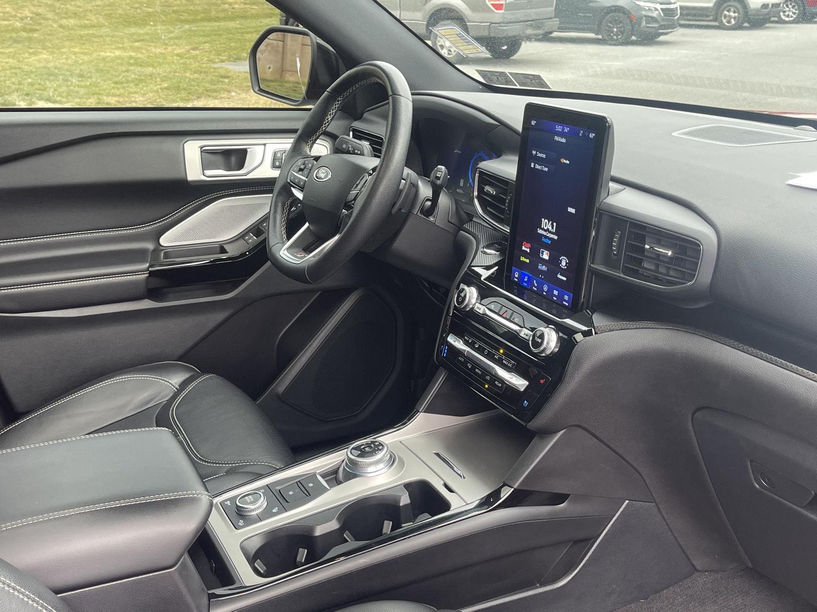 2022 Ford Explorer ST photo 11