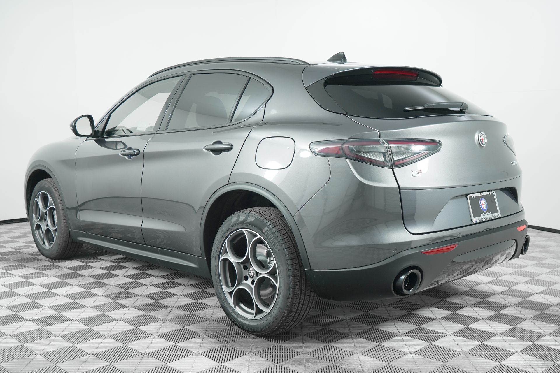 2025 Alfa Romeo Stelvio photo 5