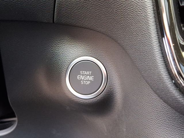2025 Volvo XC40 AWD Plus photo 16