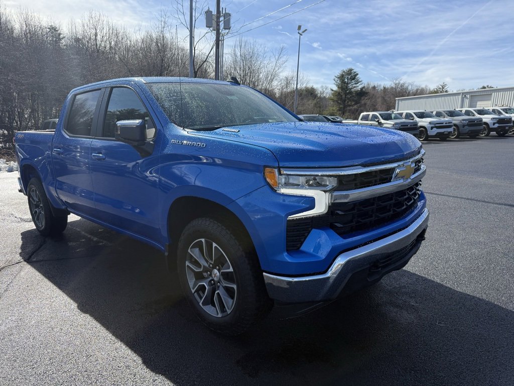 2025 Chevrolet Silverado 1500 LT photo 2