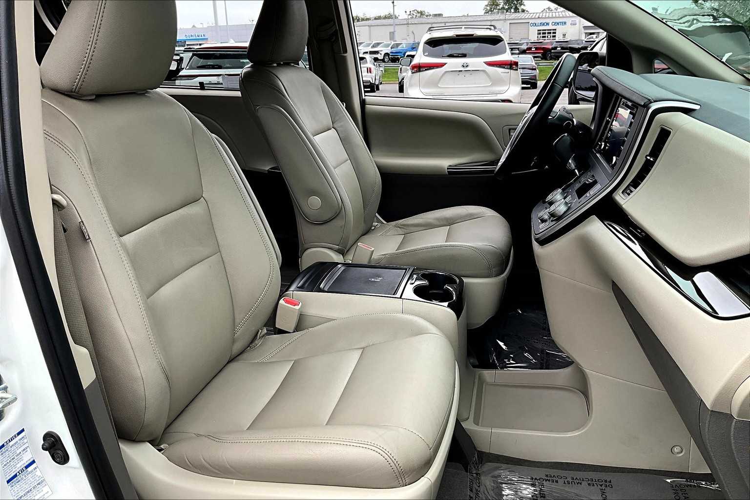 2020 Toyota Sienna XLE Premium photo 8
