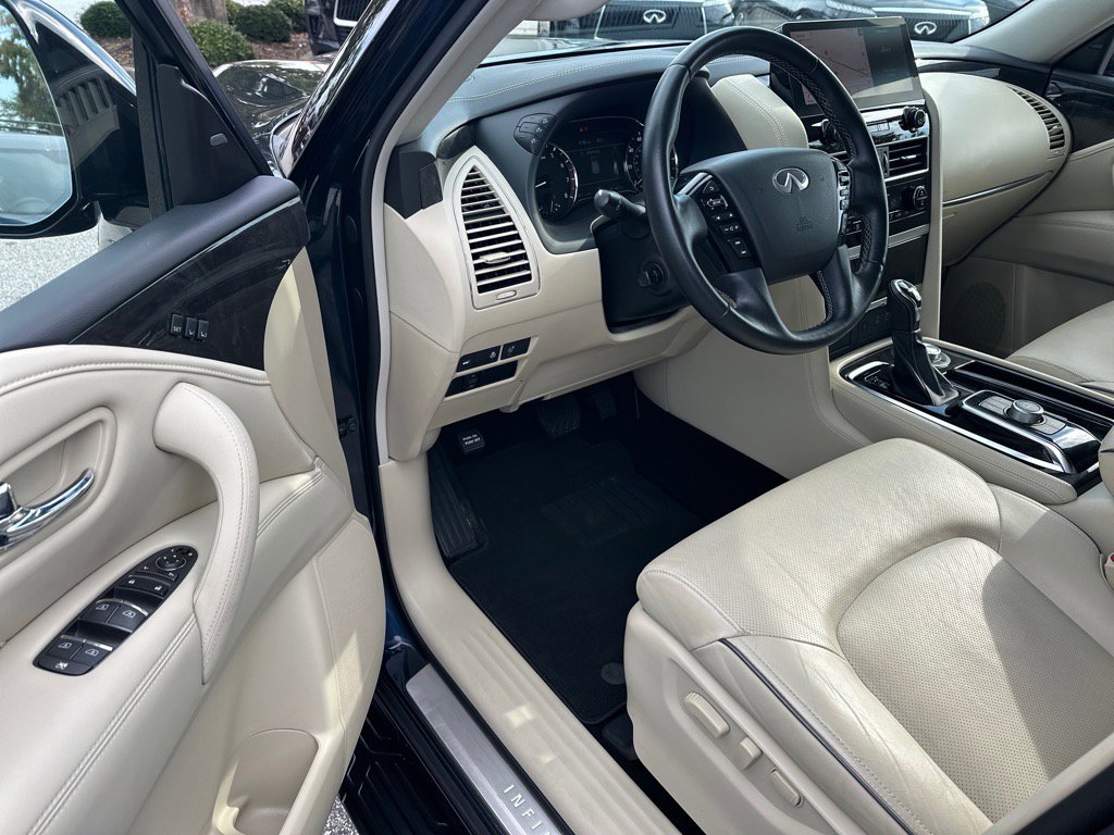 2022 Infiniti QX80 Luxe photo 9