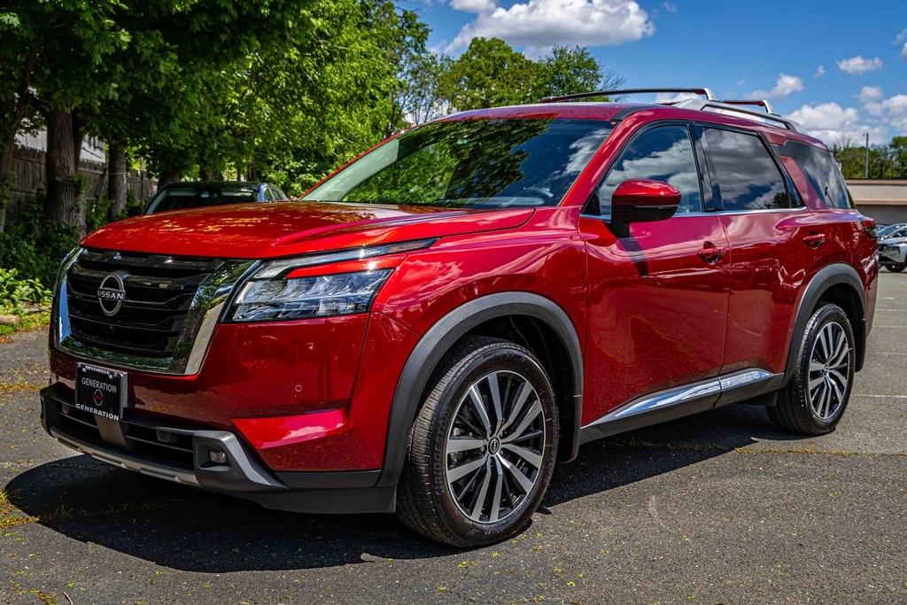 2024 Nissan Pathfinder Platinum photo 3