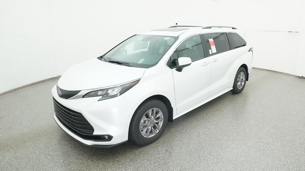 2026 Toyota Sienna XLE's photo