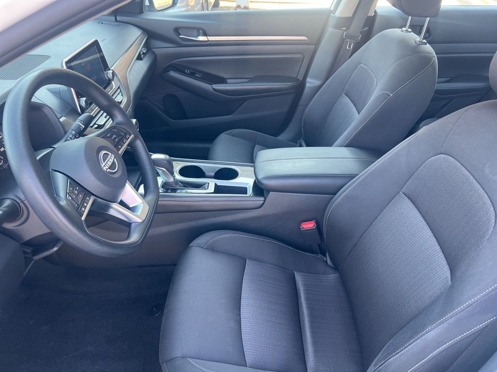 2023 Nissan Altima SV photo 4