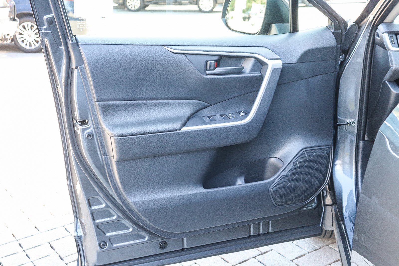 2025 Toyota RAV4 Hybrid LE photo 18