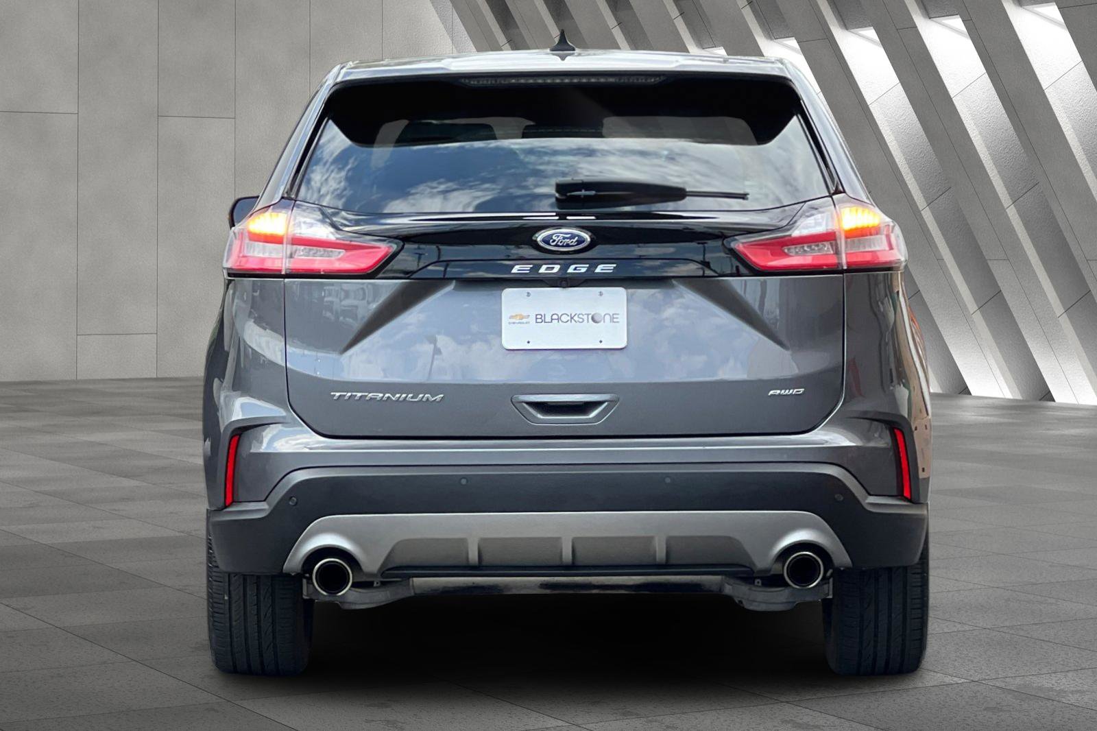 2024 Ford Edge Titanium photo 4