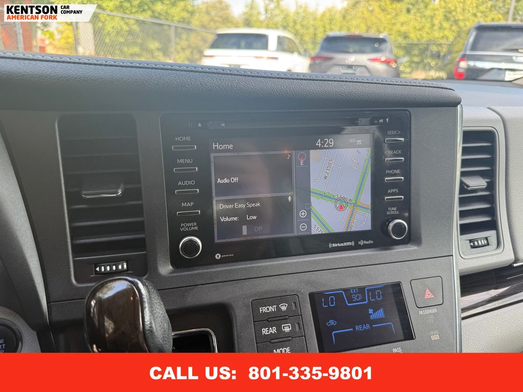2019 Toyota Sienna XLE photo 26