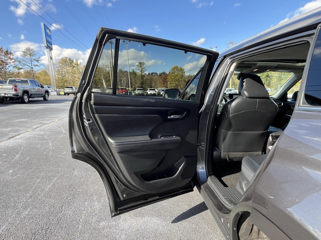 2023 Toyota Highlander Limited Platinum XLE XSE photo 3