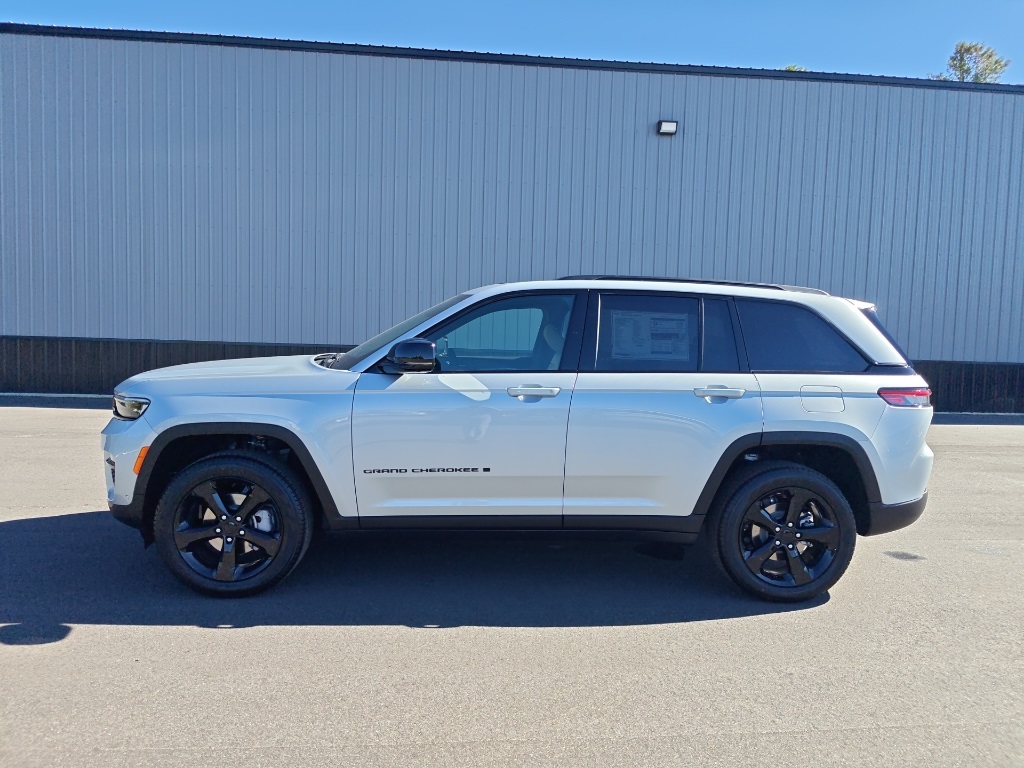 2025 Jeep Grand Cherokee Limited photo 4