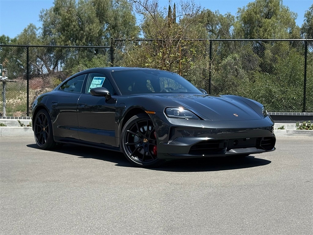 2025 Porsche Taycan GTS photo 9