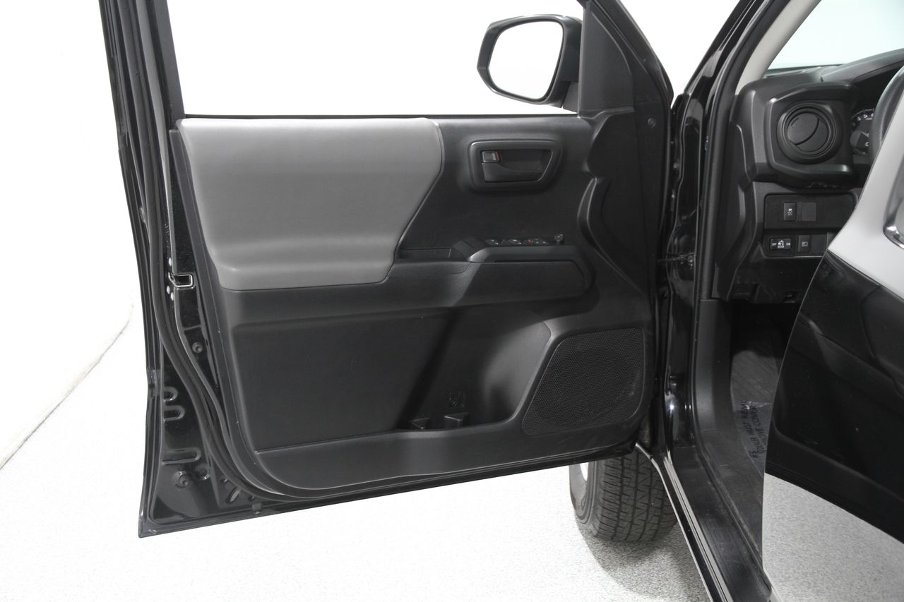 2022 Toyota Tacoma SR V6 photo 4
