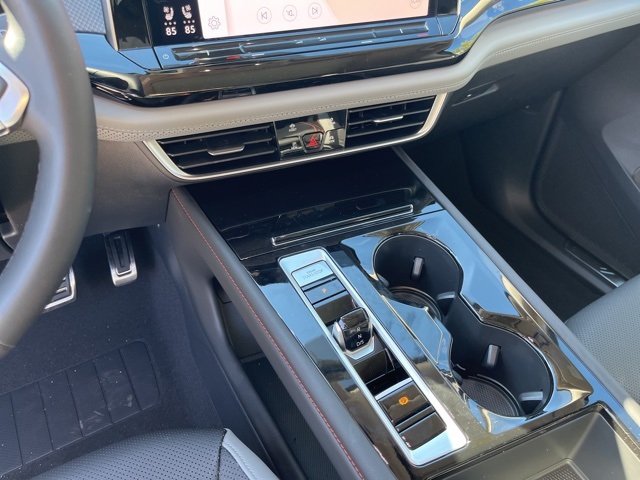 2025 Volkswagen Atlas Peak Edition SE photo 19