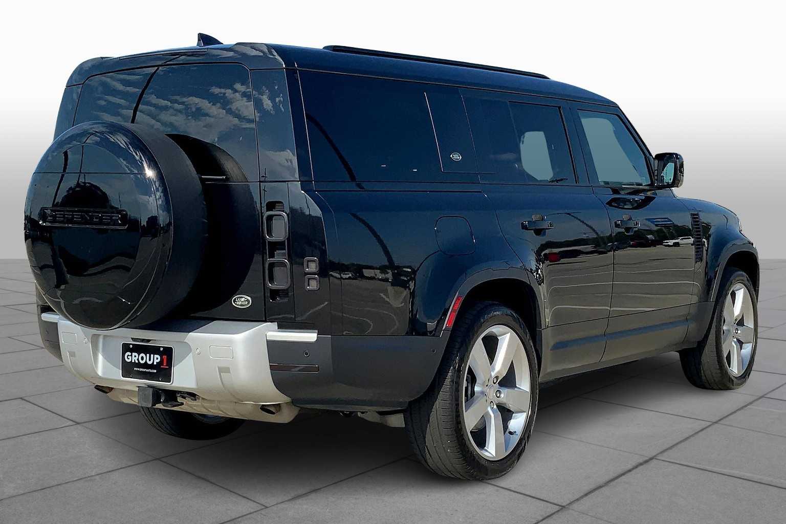 2023 Land Rover Defender SE photo 11