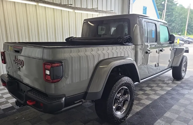 2022 Jeep Gladiator Rubicon photo 2