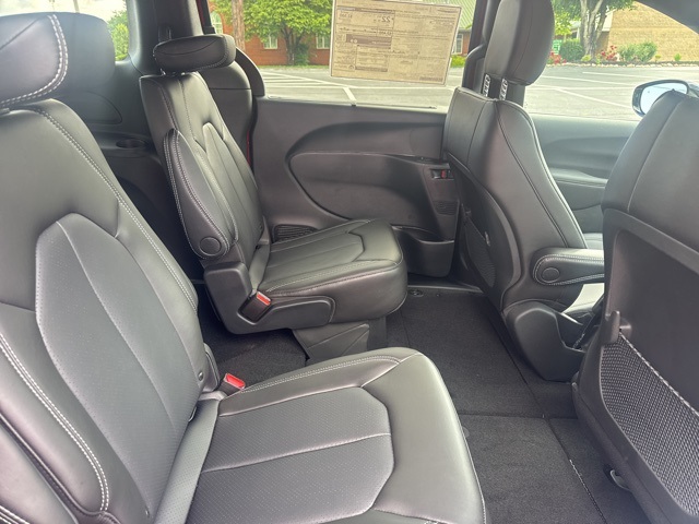2025 Chrysler Voyager LX photo 11