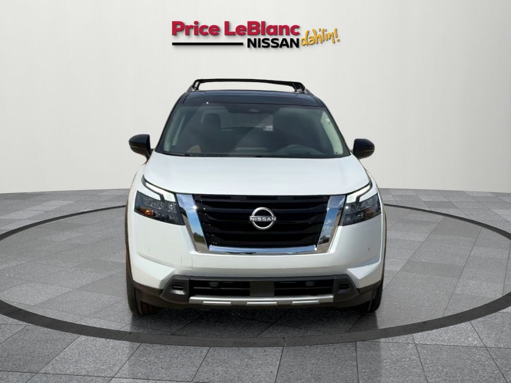 2025 Nissan Pathfinder Platinum photo 2