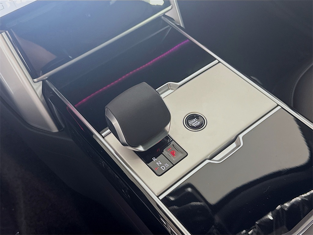 2025 Land Rover Range Rover SE photo 16