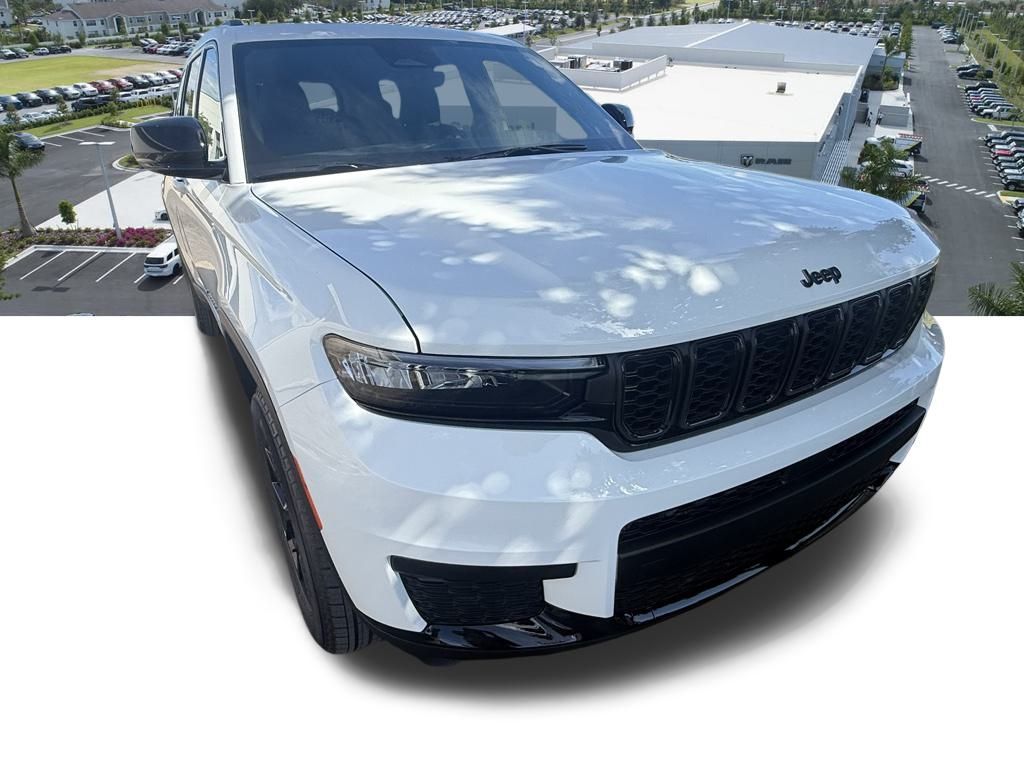 2025 Jeep Grand Cherokee Altitude X photo 2