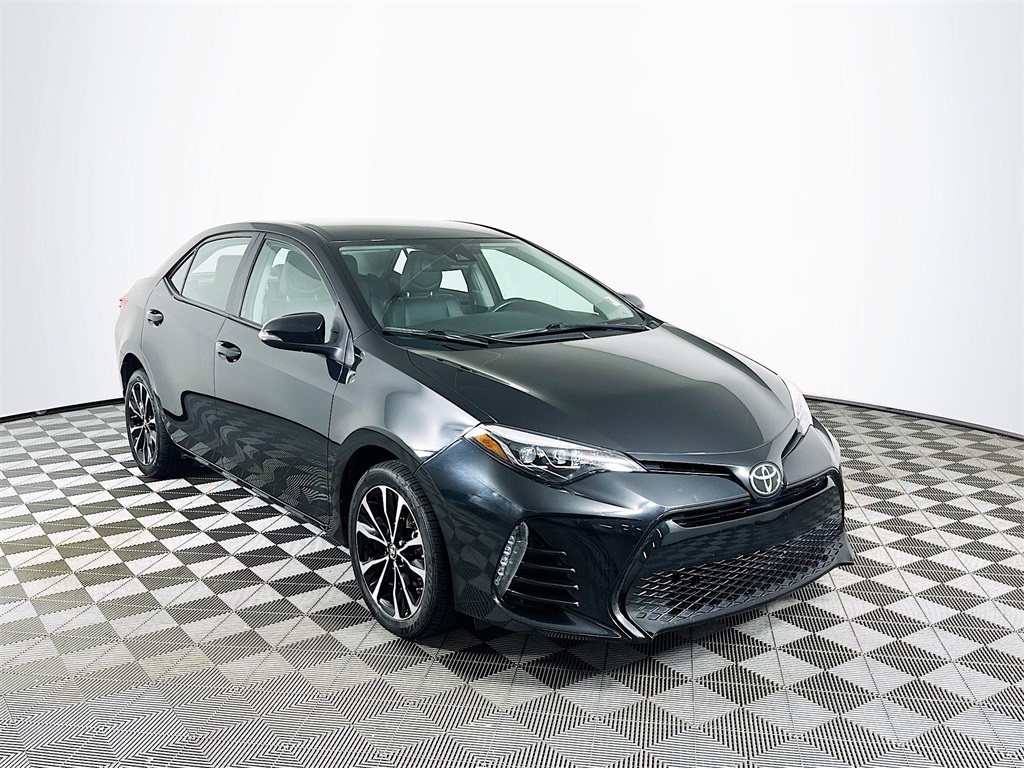 2018 Toyota Corolla SE photo 3