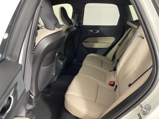 2026 Volvo XC60 Plus photo 38